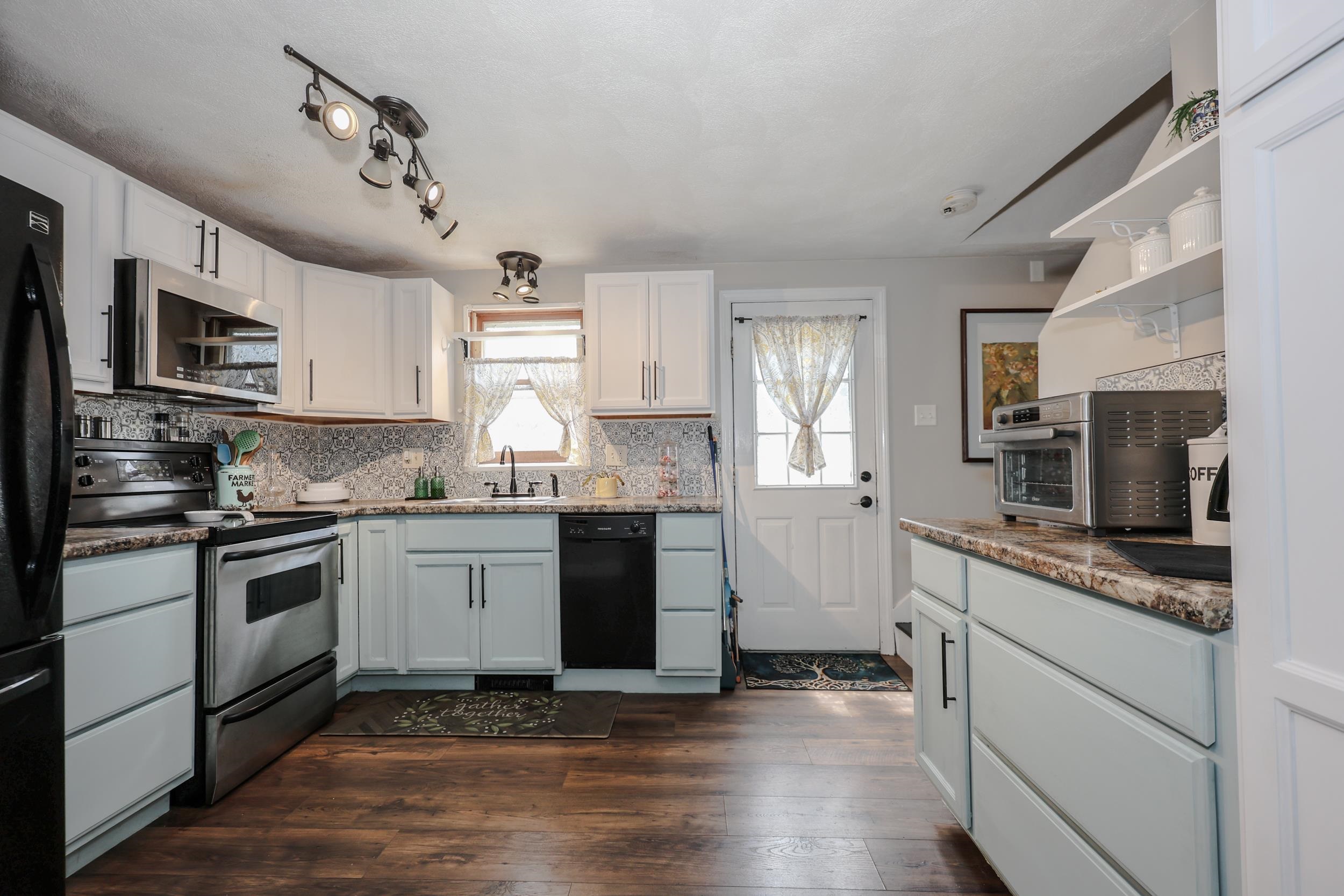 69 Stonegate Lane Derry, NH 03038 - Photo 8 of 34 Gallery Image 8