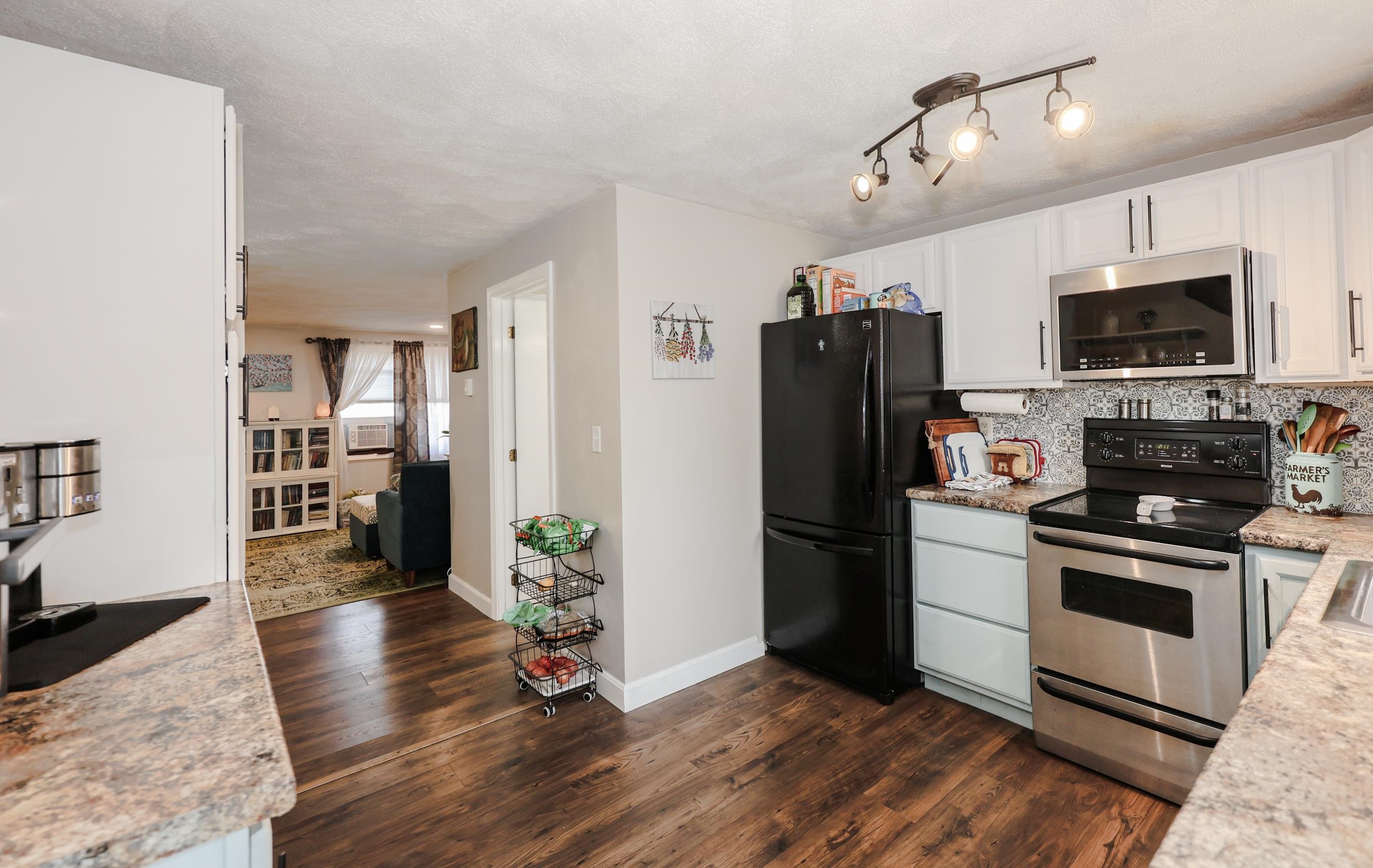 69 Stonegate Lane Derry, NH 03038 - Photo 10 of 34 Gallery Image 10