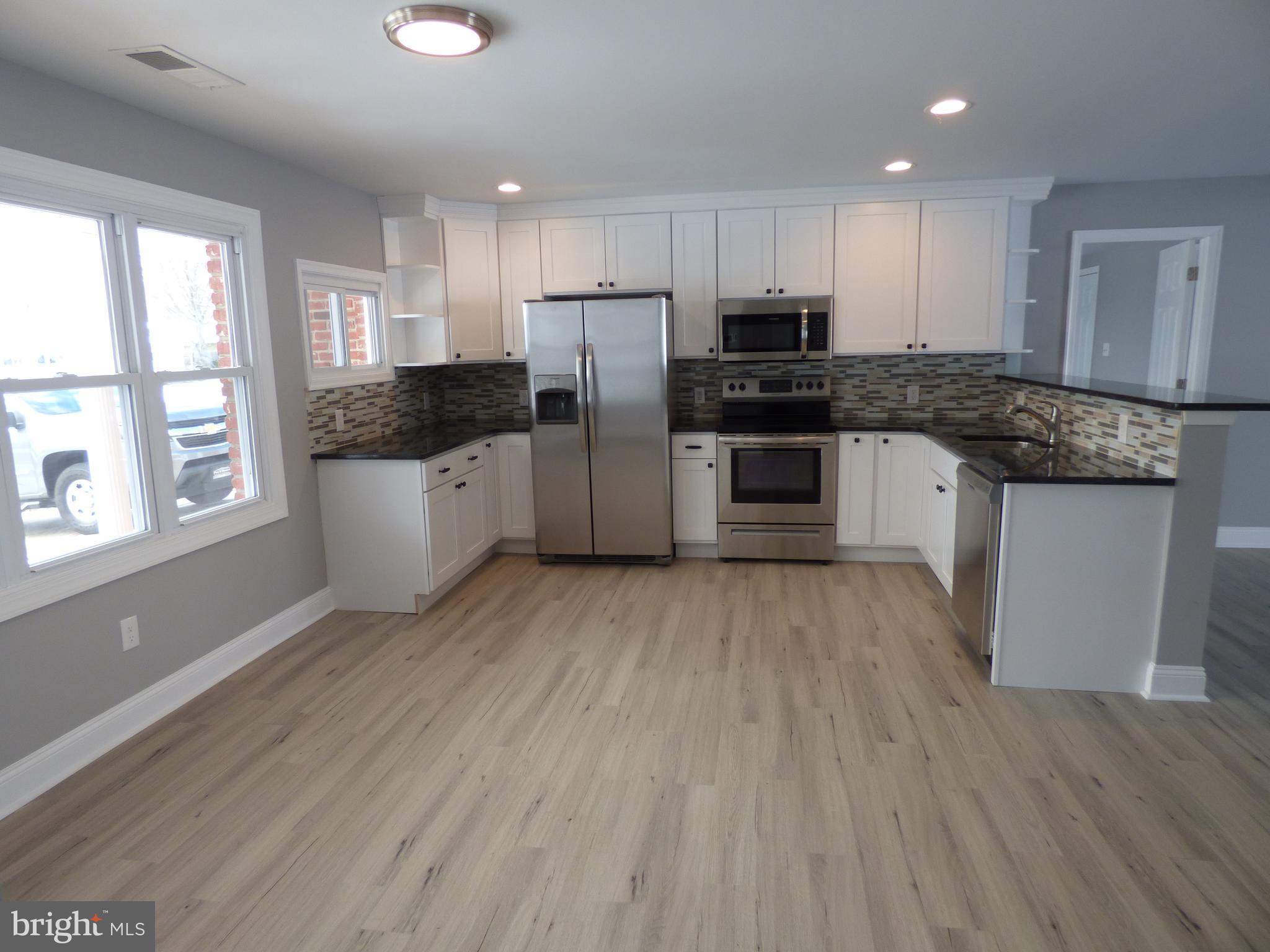 26 Broadleaf Road Levittown, PA 19057 - Photo 3 of 19 Gallery Image 3