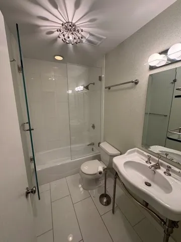 $4,900 | 860 North Elston Avenue, Unit 5, Chicago, IL 60642