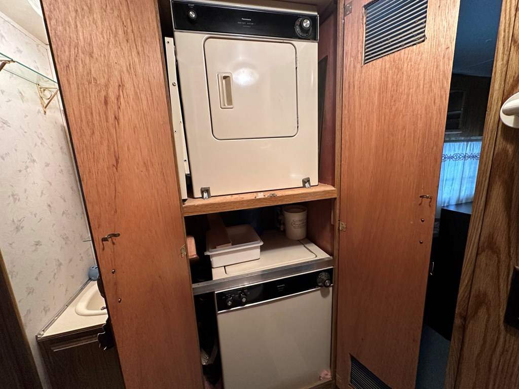 8 E Street Cascade, ID 83611 - Photo 8 of 20 Washer & Dryer Included