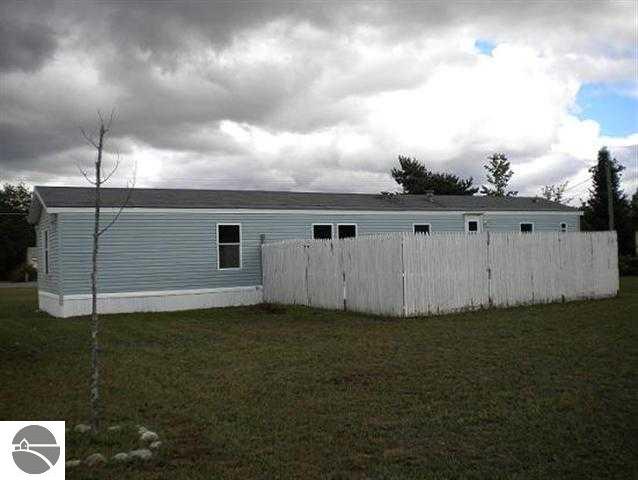 2534 Sawyer Road Traverse City, MI 49685 - Photo 5 of 21 1740113-4.JPG