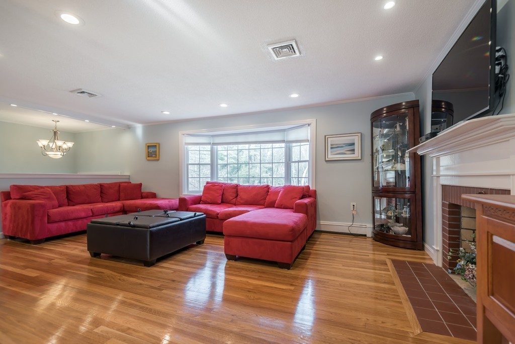 4 Bridle Path Road Andover, MA 01810 - Photo 4 of 27 Gallery Image 4