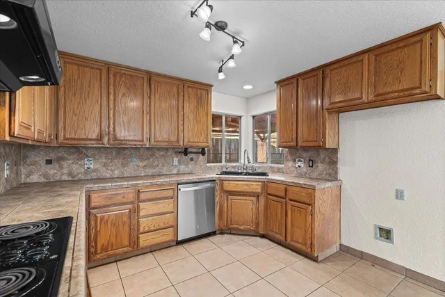 $419,900 | 277 Garden Cir Drive East, Manteca, CA 95336