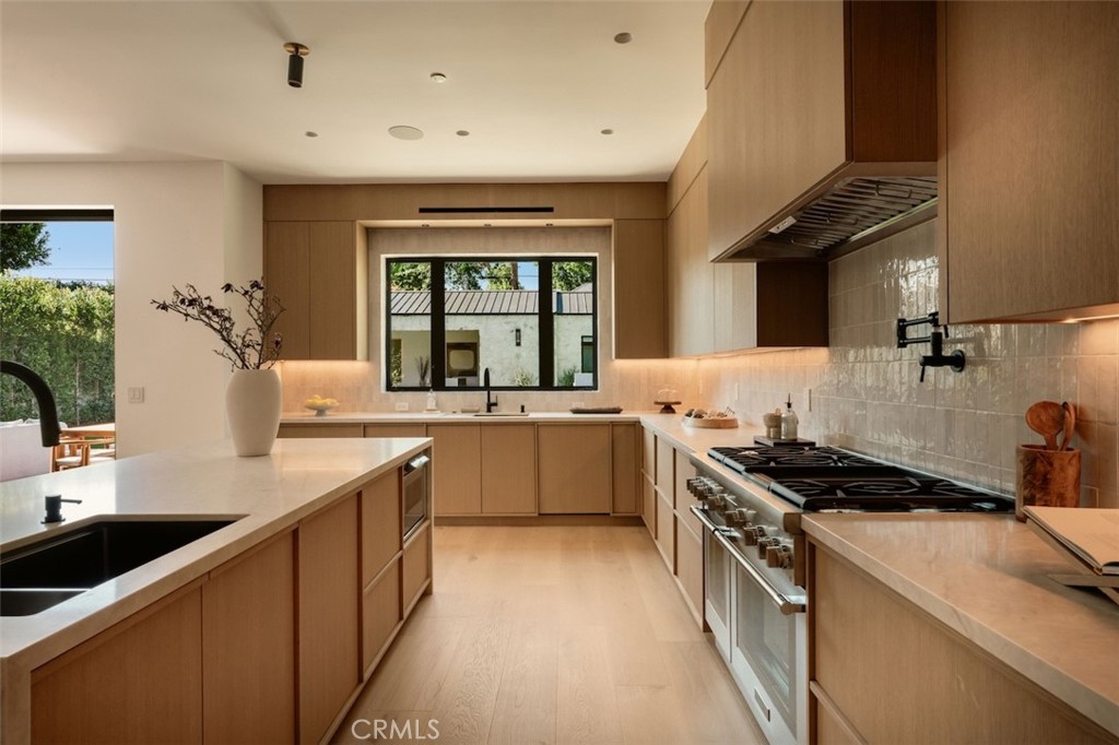 10433 Valley Spring Lane Toluca Lake, CA 91602 - Photo 11 of 69