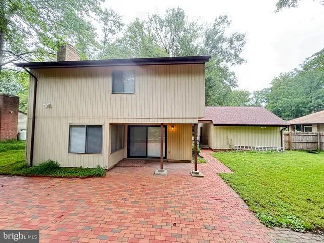 a view of a back yard of the house