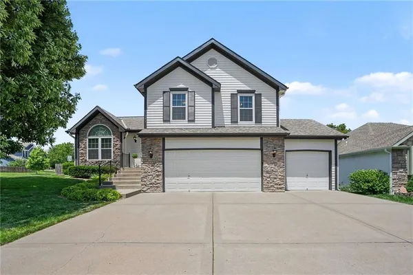 $410,000 | 986 Wellington Way, Liberty, MO 64068