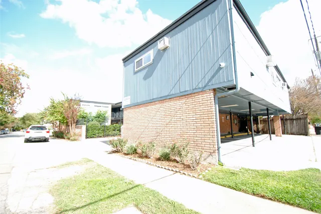 a view of a back yard of the house