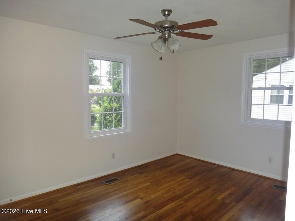 409 Cheyenne Road Jacksonville, NC 28540 - Photo 8 of 13 Bedroom 3