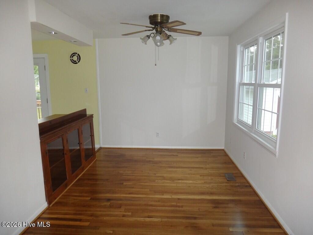 409 Cheyenne Road Jacksonville, NC 28540 - Photo 9 of 13 Dining Room