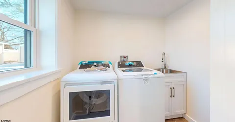 $799,000 | 29 East Hollywood Lane, Beesleys Point, NJ 08223