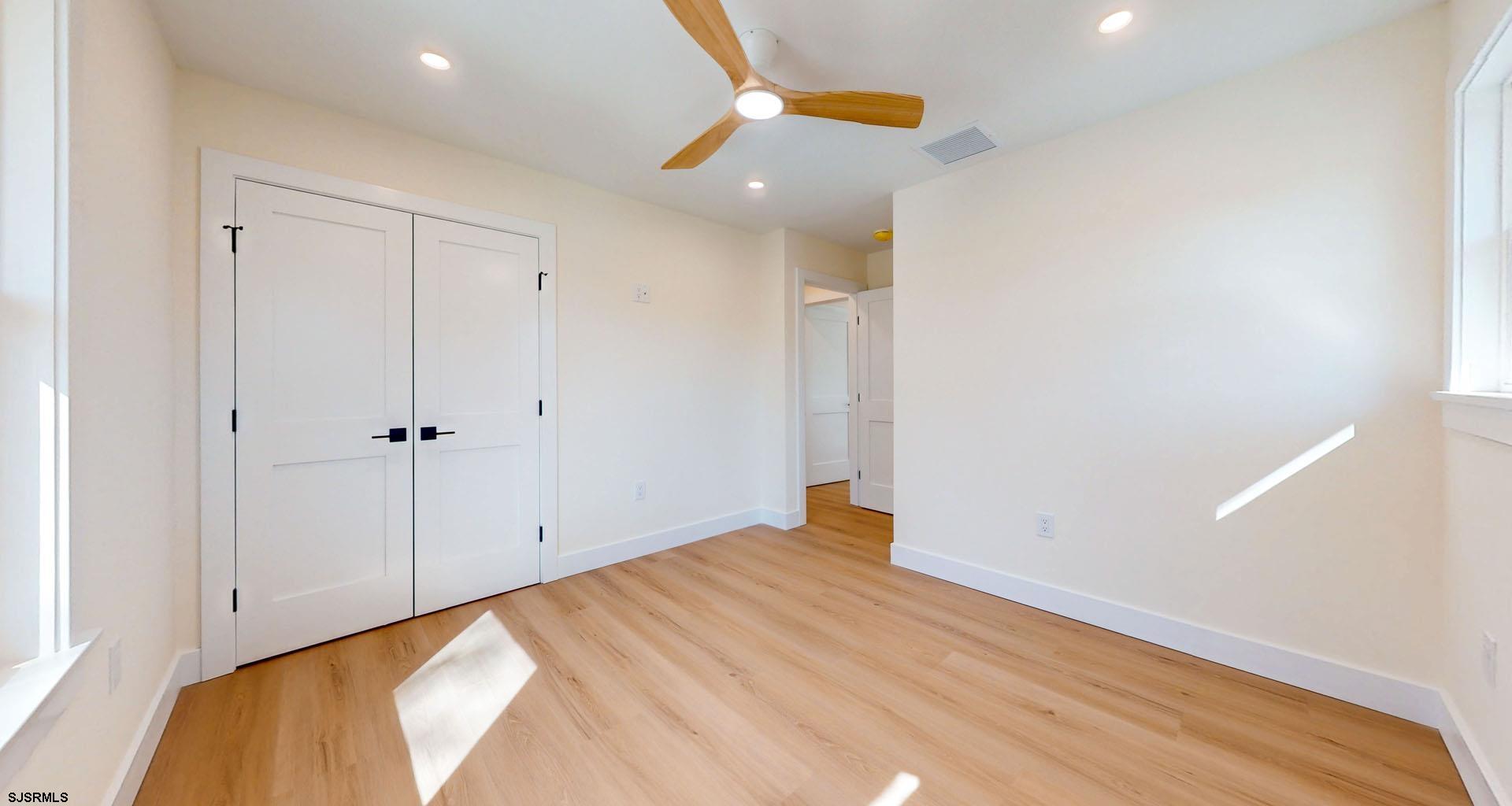 29 East Hollywood Lane Beesleys Point, NJ 08223 - Photo 3 of 65