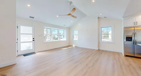 $799,000 | 29 East Hollywood Lane, Beesleys Point, NJ 08223