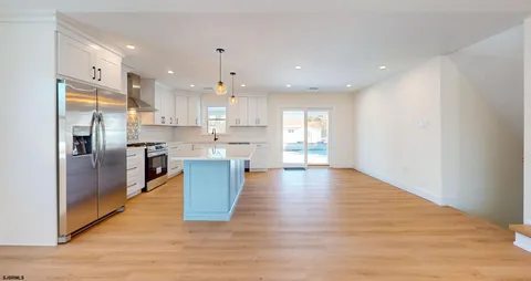 $799,000 | 29 East Hollywood Lane, Beesleys Point, NJ 08223