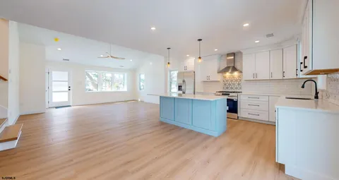 $799,000 | 29 East Hollywood Lane, Beesleys Point, NJ 08223