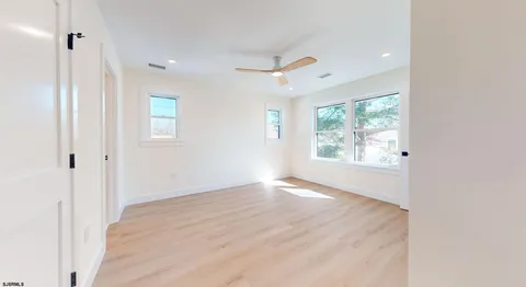 $799,000 | 29 East Hollywood Lane, Beesleys Point, NJ 08223