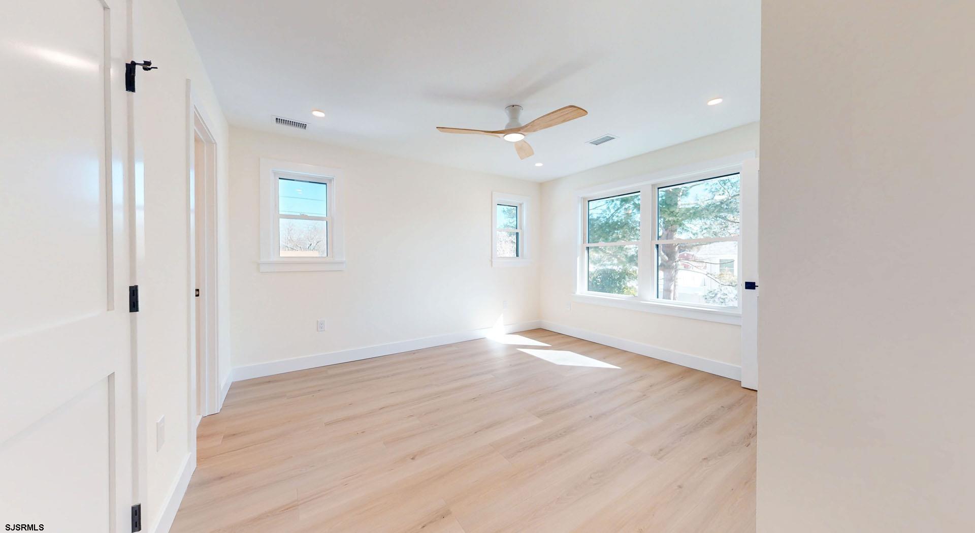 29 East Hollywood Lane Beesleys Point, NJ 08223 - Photo 5 of 65