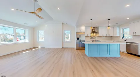 $799,000 | 29 East Hollywood Lane, Beesleys Point, NJ 08223