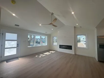 $799,000 | 29 East Hollywood Lane, Beesleys Point, NJ 08223