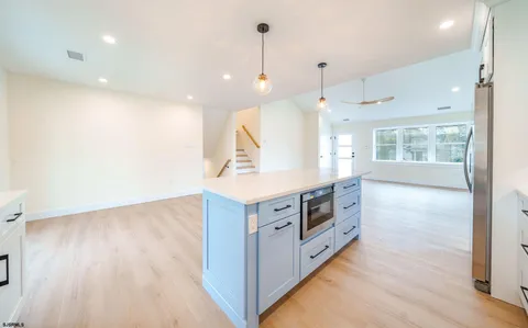 $799,000 | 29 East Hollywood Lane, Beesleys Point, NJ 08223