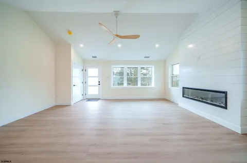 $799,000 | 29 East Hollywood Lane, Beesleys Point, NJ 08223