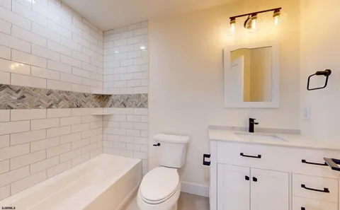 $799,000 | 29 East Hollywood Lane, Beesleys Point, NJ 08223