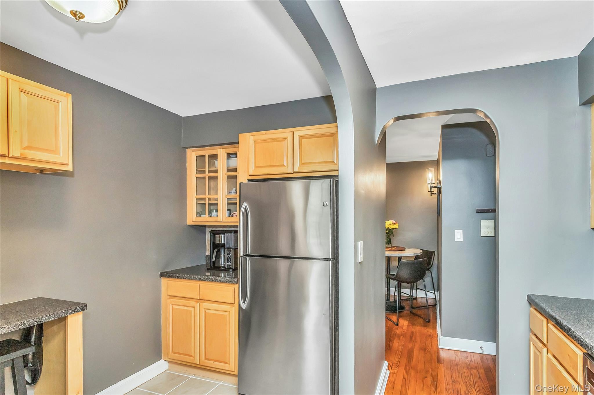 8 Welwyn Road, Unit 2F Great Neck, NY 11021 - Photo 7 of 23