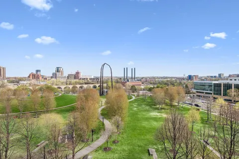 $1,100,000 | 215 10th Avenue South, Unit 708, Minneapolis, MN 55415