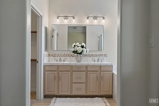 $595,000 | Undisclosed Address, Bakersfield, CA 93311