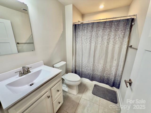 505 Grandiflora Avenue Lancaster, SC 29720 - Photo 16 of 16 a bathroom with a sink and a mirror