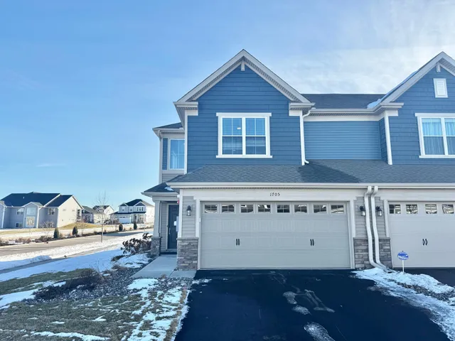 $376,900 | 1705 Tyrone Drive, Shakopee, MN 55379