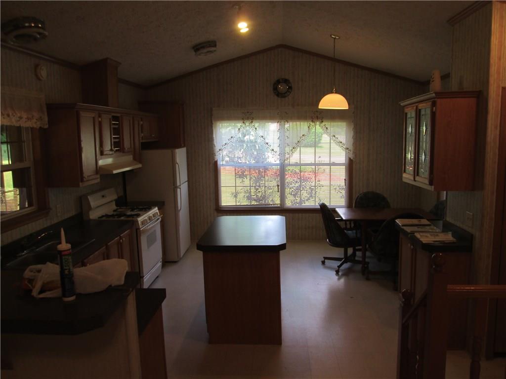 228 Mahood Road Butler, PA 16001 - Photo 4 of 25 Kitchen/Dinette