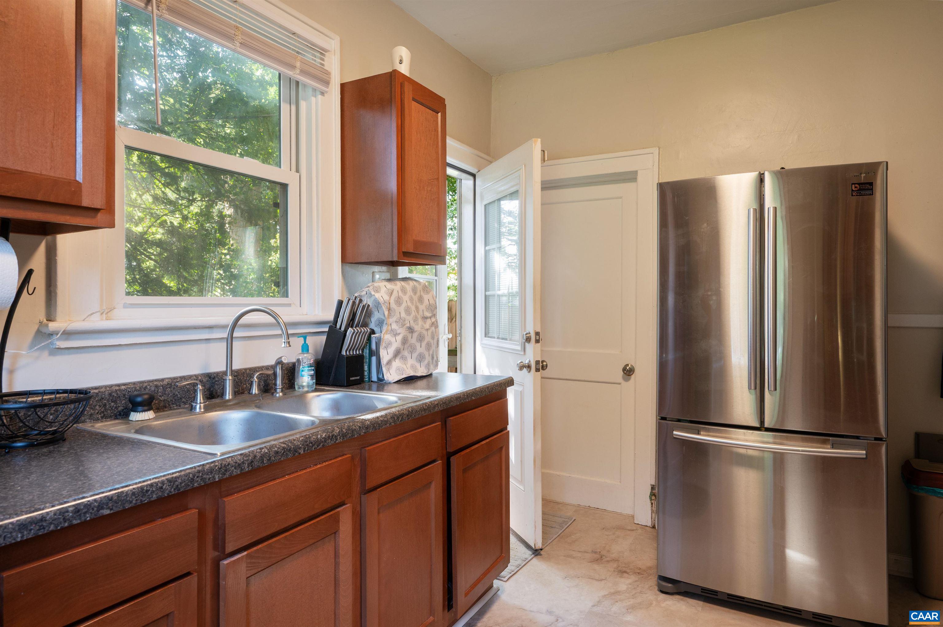 1612 Park Road Waynesboro, VA 22980 - Photo 10 of 22