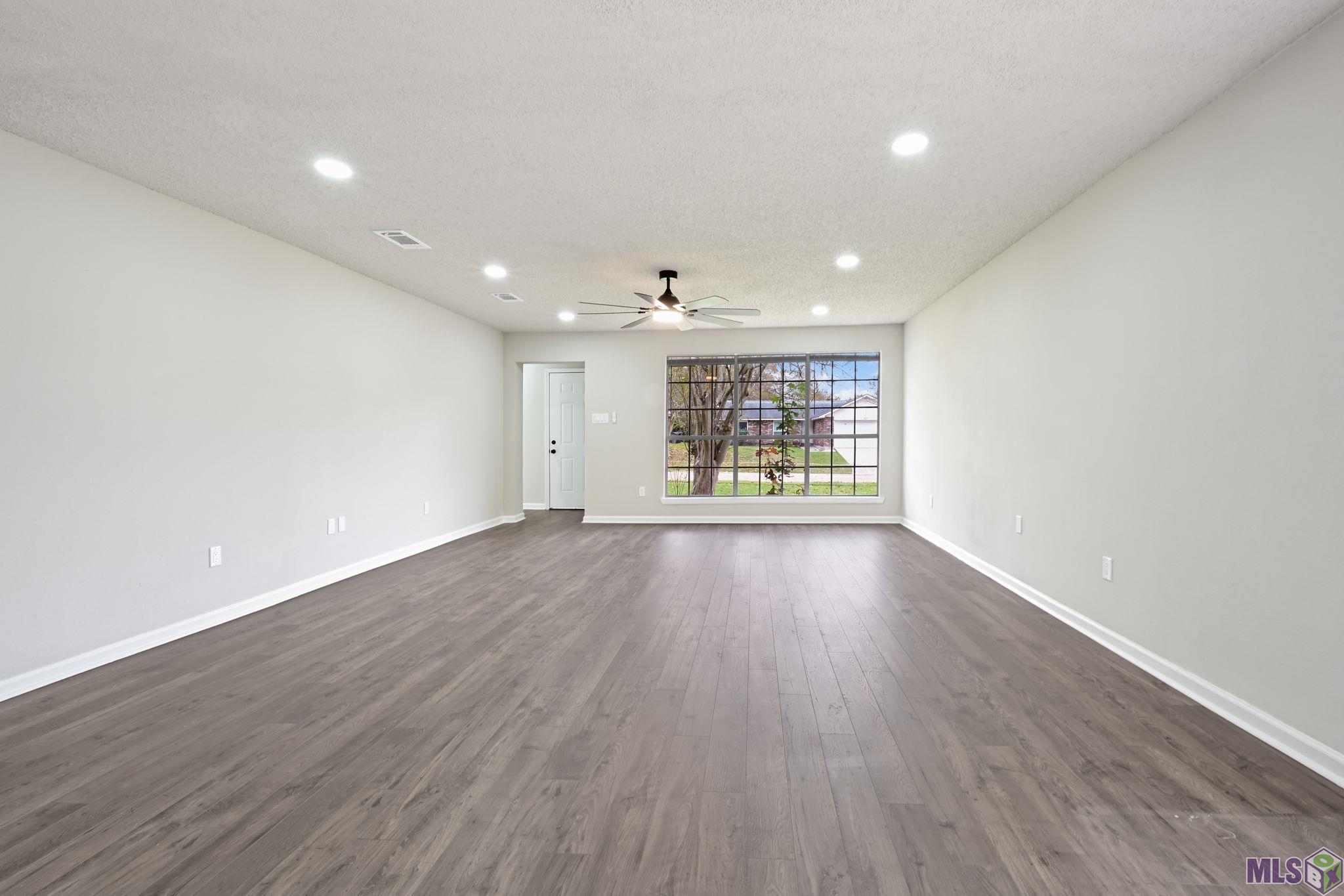 8724 Metairie Drive Baton Rouge, LA 70810 - Photo 3 of 23