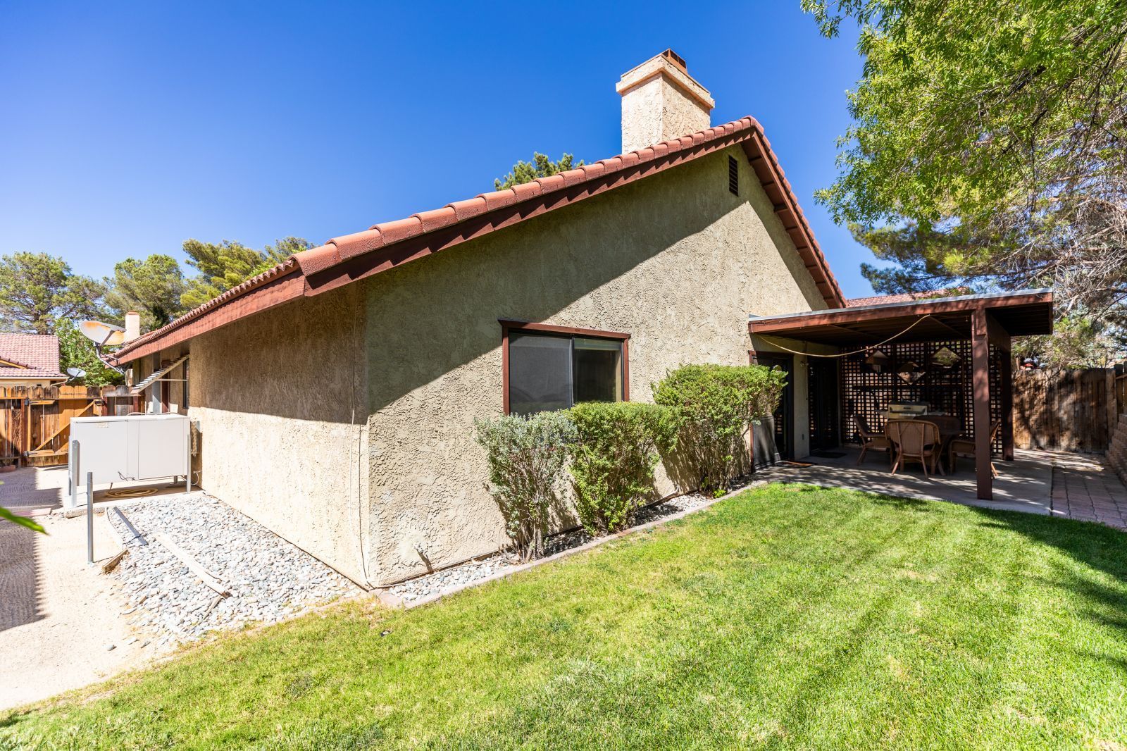 213 Washington Way Ridgecrest, CA 93555 - Photo 25 of 25 a front view of house with yard