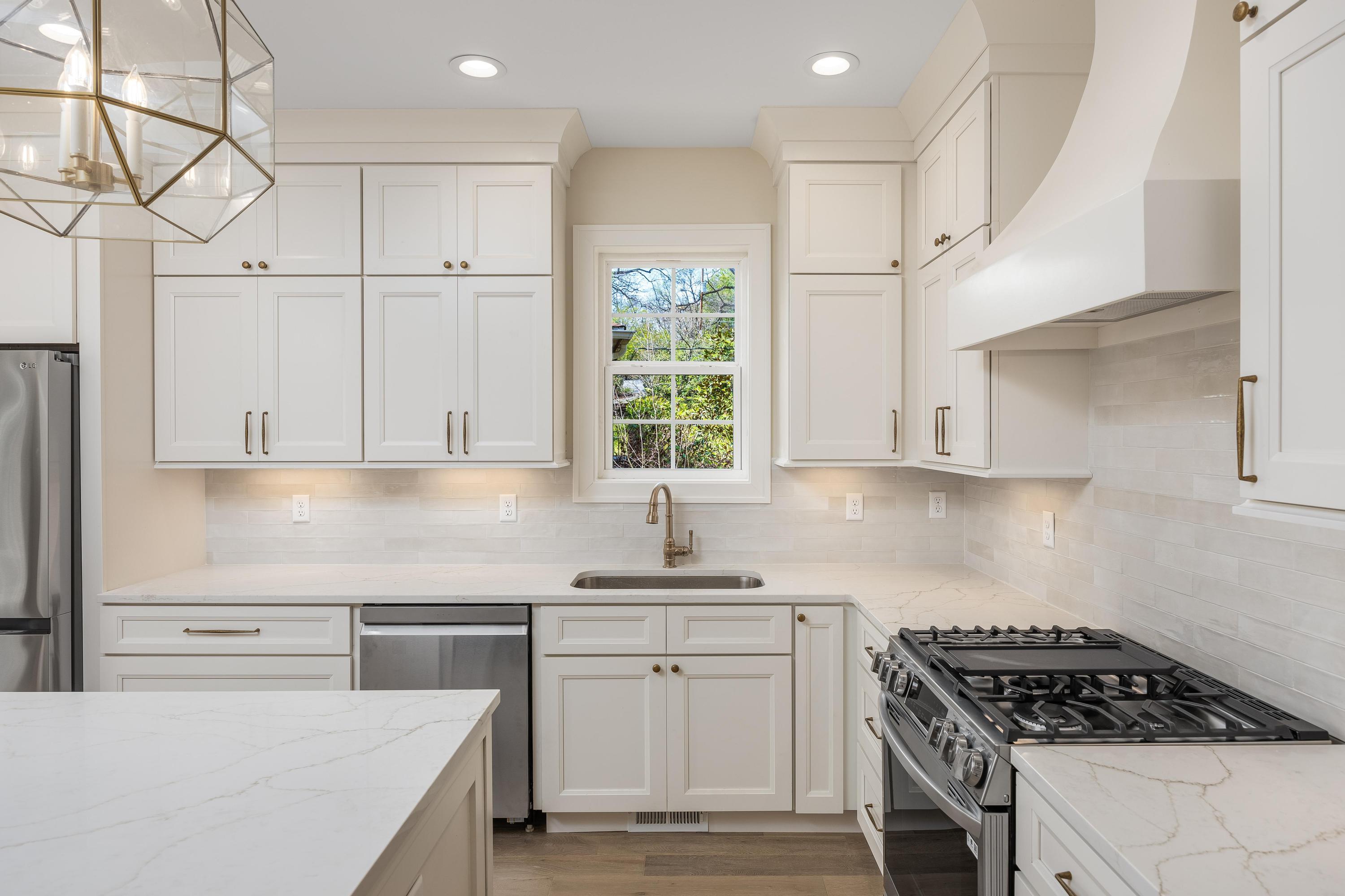 308 Pine Ridge Road Chattanooga, TN 37405 - Photo 9 of 41 2024_03_March_308_Pine_Ridge_Dr_0018