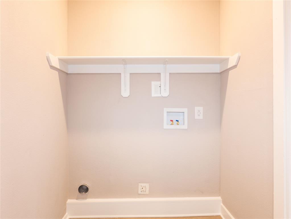 1932 Mars Drive Garland, TX 75040 - Photo 21 of 27 a bathroom with a bathtub