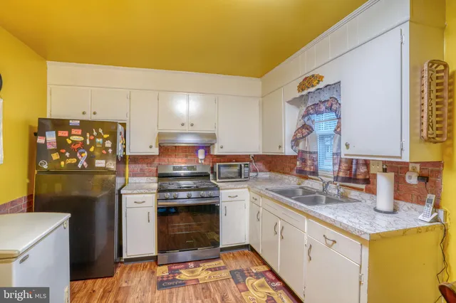 a kitchen with a stove and a refrigerator