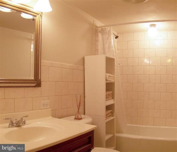 911 Swinks Mill Road McLean, VA 22102 - Photo 20 of 28 Bath #3