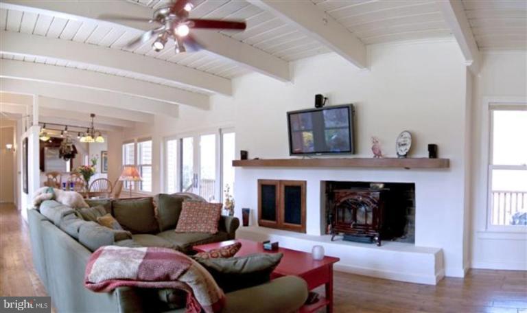 911 Swinks Mill Road McLean, VA 22102 - Photo 8 of 28 Living Room