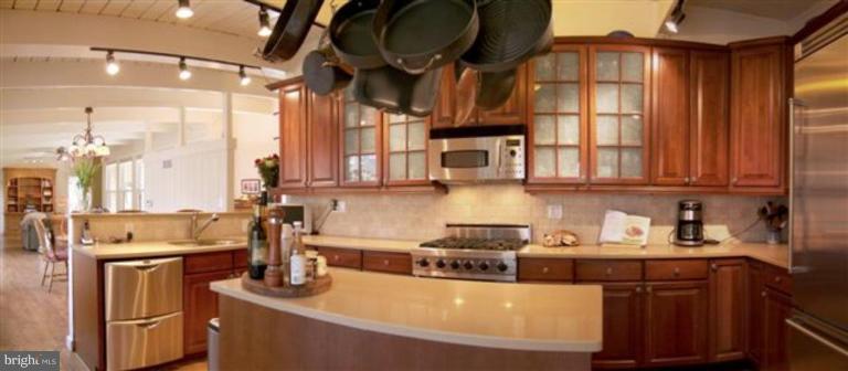 911 Swinks Mill Road McLean, VA 22102 - Photo 10 of 28 Kitchen