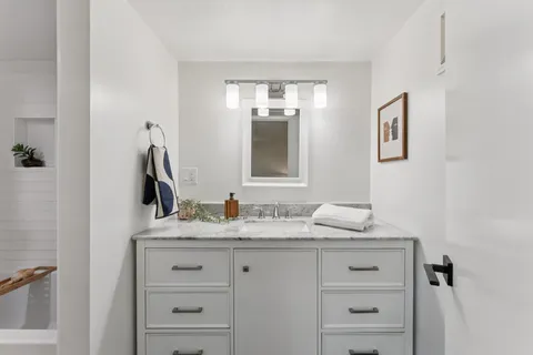 $998,000 | 3945 Canon Avenue, Oakland, CA 94602