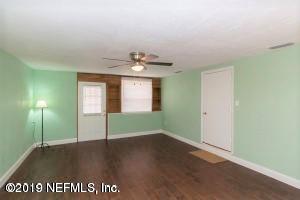 526 Sapelo Road Jacksonville, FL 32216 - Photo 14 of 32 Family Room View 3