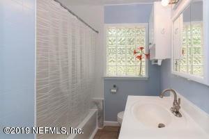 526 Sapelo Road Jacksonville, FL 32216 - Photo 19 of 32 Bathroom