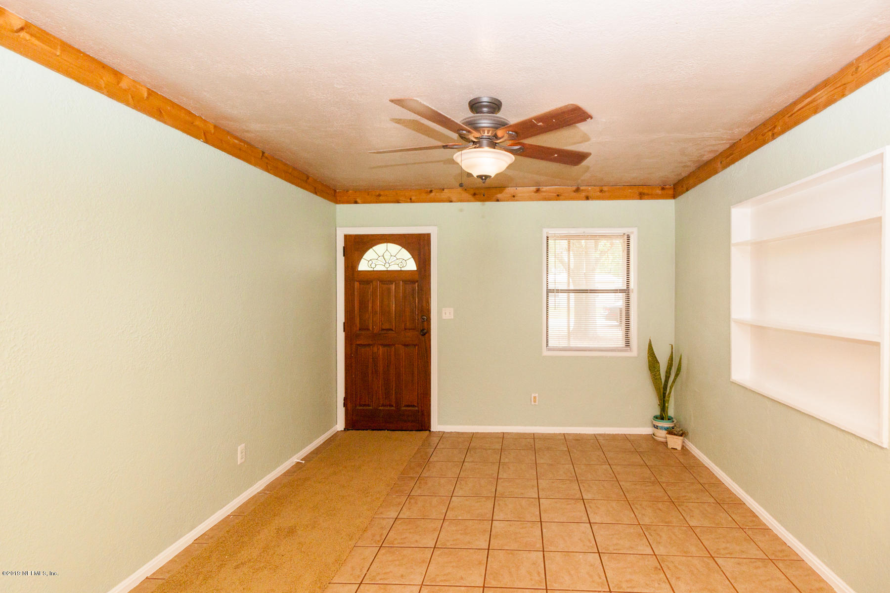 526 Sapelo Road Jacksonville, FL 32216 - Photo 5 of 32 Living Room