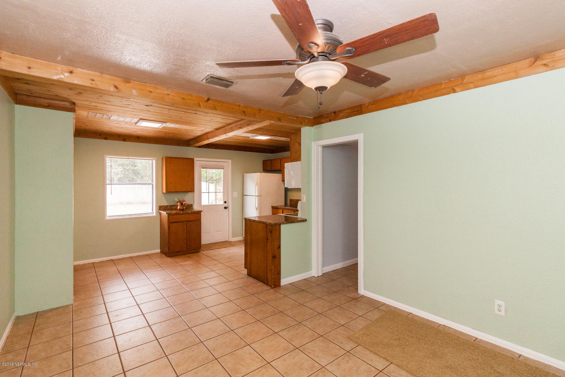 526 Sapelo Road Jacksonville, FL 32216 - Photo 6 of 32 Living Room View 2