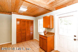 526 Sapelo Road Jacksonville, FL 32216 - Photo 10 of 32 Breakfast area-Pantry