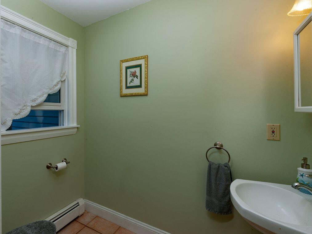 38 Pine Mountain Road Cape Neddick, ME 03902 - Photo 5 of 45 Half bath