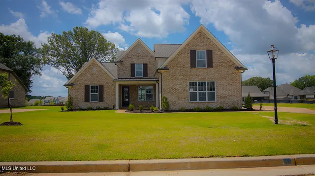 $474,950 | 13673 River Grove Lane, Olive Branch, MS 38654