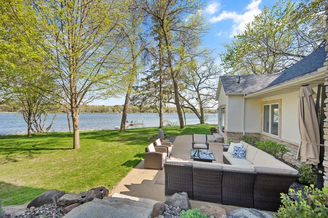 $1,250,000 | 11507 42nd Street Southeast, Clear Lake, MN 55319